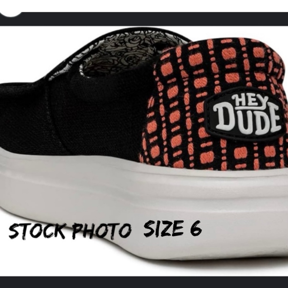 Women’s Hey Dude Misty Rise shoes in Black Palm EUC